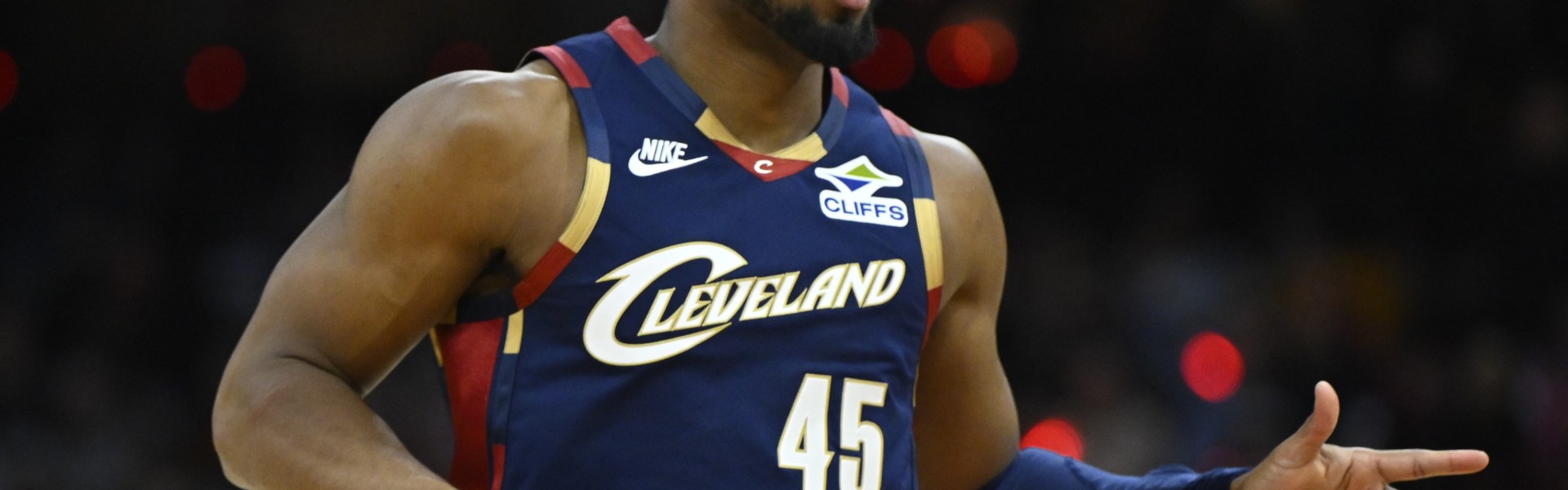 cf直播-持续稳定输出！米切尔半场10中5&amp;三分5中2拿到12分4助攻