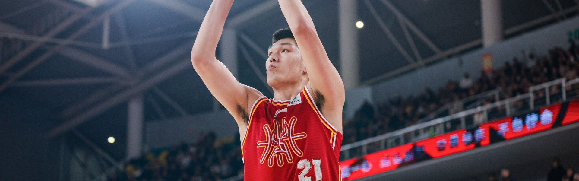 lol直播-你也进三分！刘传兴半场3中2得5分 三分1中1&amp;抢2前场板